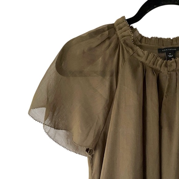 ANN TAYLOR | NWOT | SHEER FLUTTER SLEEVE MOSS GREEN LINED TOP PLEATS | X SMALL - Picture 4 of 8